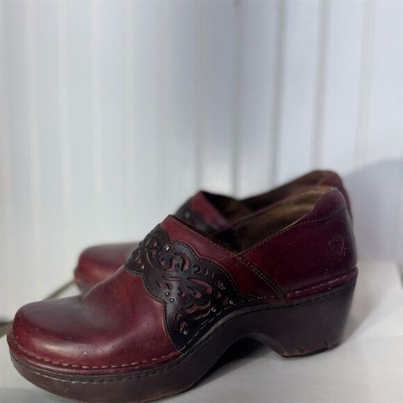 Ariat Red Leather Embroidered Western Clogs Size 9.5B Boho Cowgirl Mule Shoes - Picture 1 of 10